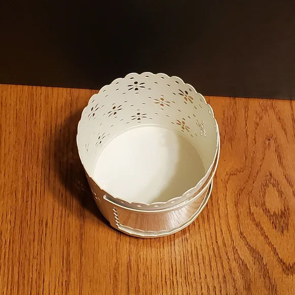 Yankee Candle Eyelet Lace Photo Frame Candle Holder - Picture 5 of 14